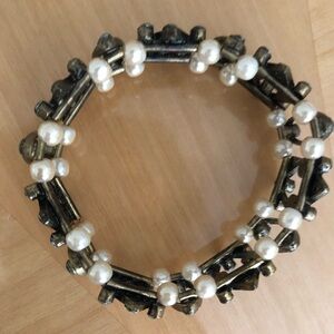 Vintage look stretch bracelet, gold, pearls, stones ( costume)